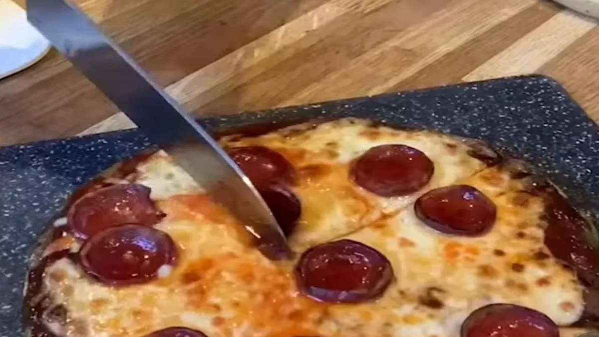 Viral Video: तरबूज वाला पिज्जा देख सोशल मीडिया पर लोगों ने जताई नाराजगी, नहीं भाया यह नया एक्सपेरिमेंट