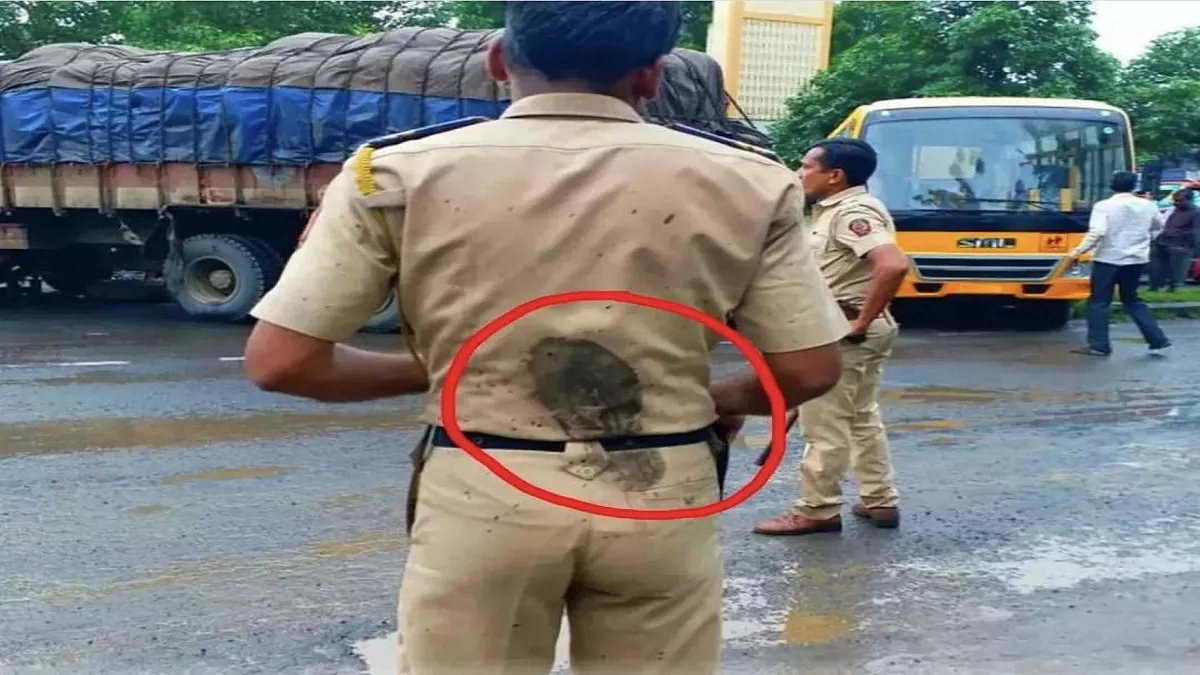 पुलिसकर्मी की वर्दी पर जूते का निशान, सोशल मीडिया पर महिला IPS ने शेयर की तस्वीर