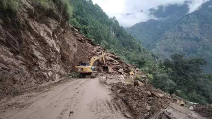 Amarnath Yatra Hold: जम्मू-कश्मीर के रामबन में भारी बारिश से हुआ भूस्खलन, अमरनाथ यात्रा स्थगित