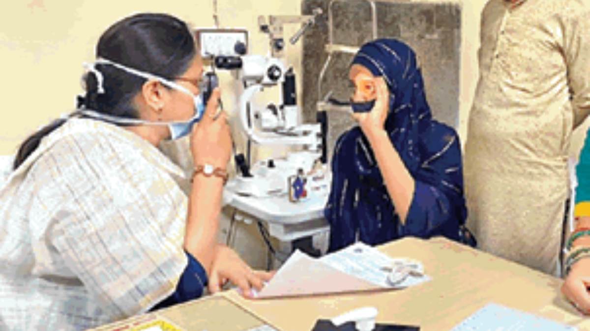 https://www.jagranimages.com/images/newimg/09082023/09_08_2023-eye_conjunctivitis_treatment_effects_prevention_23496055.jpg
