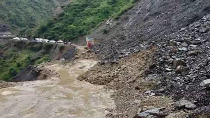 Uttarakhand Rains: हल्द्वानी में भारी बारिश का कहर, होटल-हाइवे हुए ध्वस्त