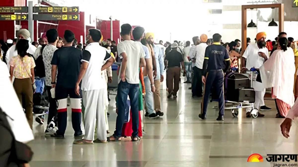 customs seize gold worth over 25 lakh at cochin airport