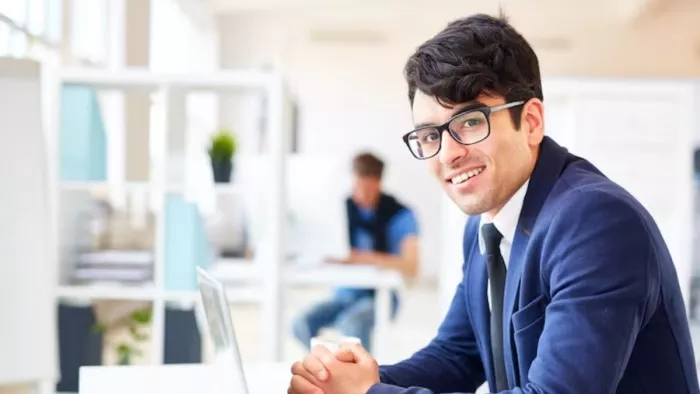 प्रोफेशनल लाइफ में न करें ये गलतियां, करियर को हो सकता है नुकसान