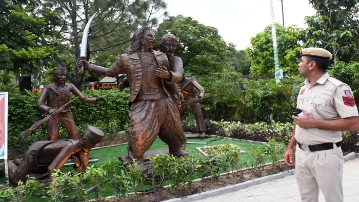 शहीदी पार्क दिल्ली में कबाड़ से विकसित किए जा रहे वेस्ट टू बेस्ट पार्क का अनुपम उदाहरण है।