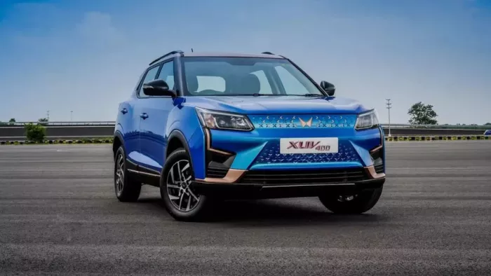 Mahindra XUV400 के टॉप-स्पेक EL वेरिएंट को आठ नए फीचर्स मिले हैं।