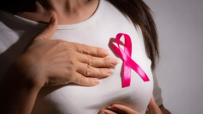 Breast Cancer Prevention Tips: ऐसे करें ब्रेस्ट कैंसर की पहचान (Picture Credit- Freepik)