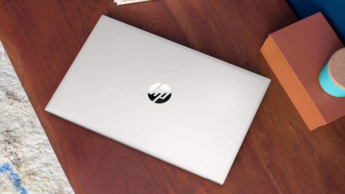 क्यों पड़े हो चक्कर में? कोई नहीं इन Laptop Under 70000 की टक्कर में, एप्पल और HP जैसे धुर्रात ब्रांड