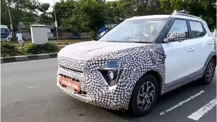 Mahindra XUV 3XO EV टेस्टिंग के दौरान पहली बार स्पॉट हुई है।