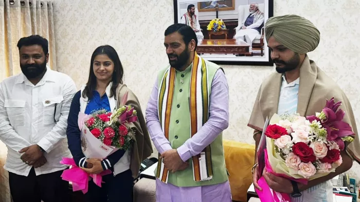सीएम नायब सैनी से मुलाकात करते हुए खिलाड़ी (सोशल मीडिया)