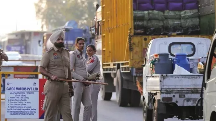 पठानकोट में पुलिस ने चलाया तलाशी अभियान (फाइल फोटो)