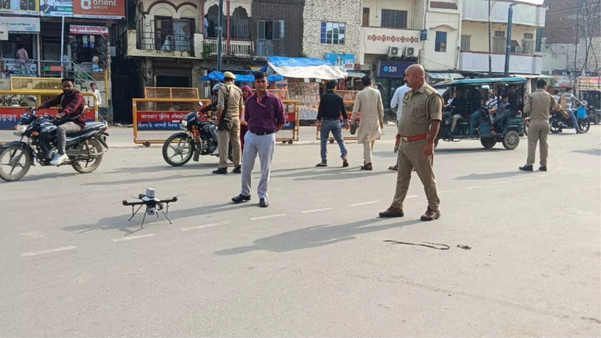 UP Bulldozer: यूपी में फिर गरजेगा बुलडोजर, ड्रोन से किया सर्वे; पुलिस लाइन चौराहे से हटाया जाएगा अतिक्रमण
