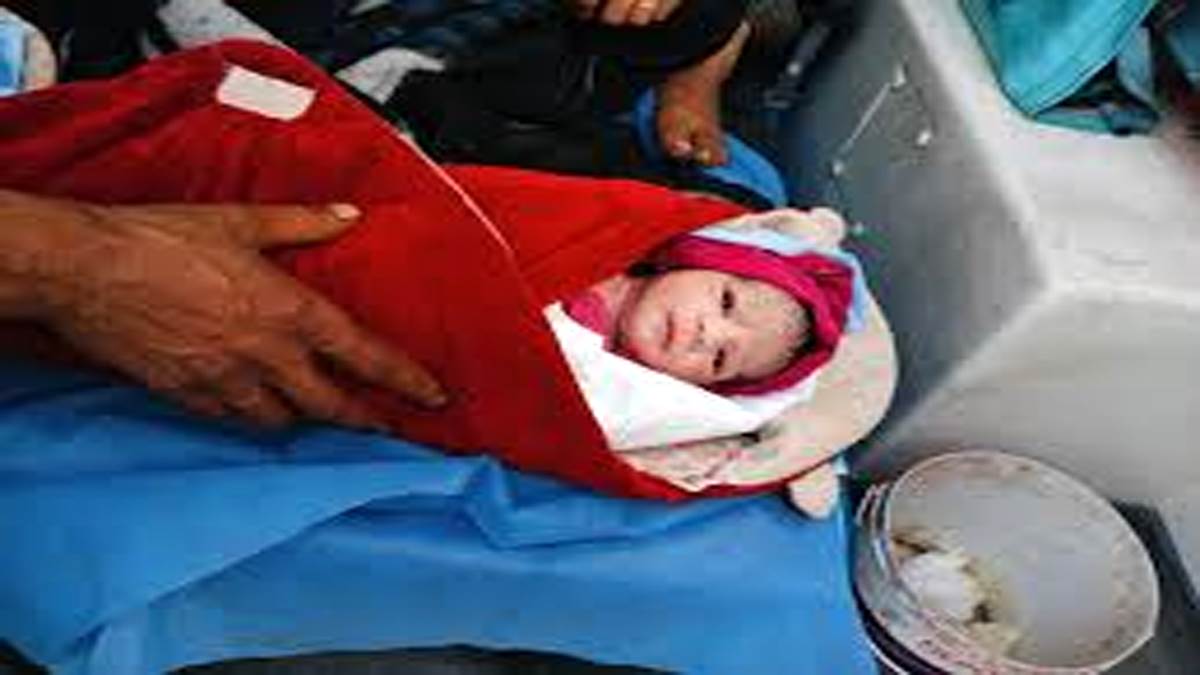 ganderbal kashmir woman gave birth to a baby in a moving ambulance
