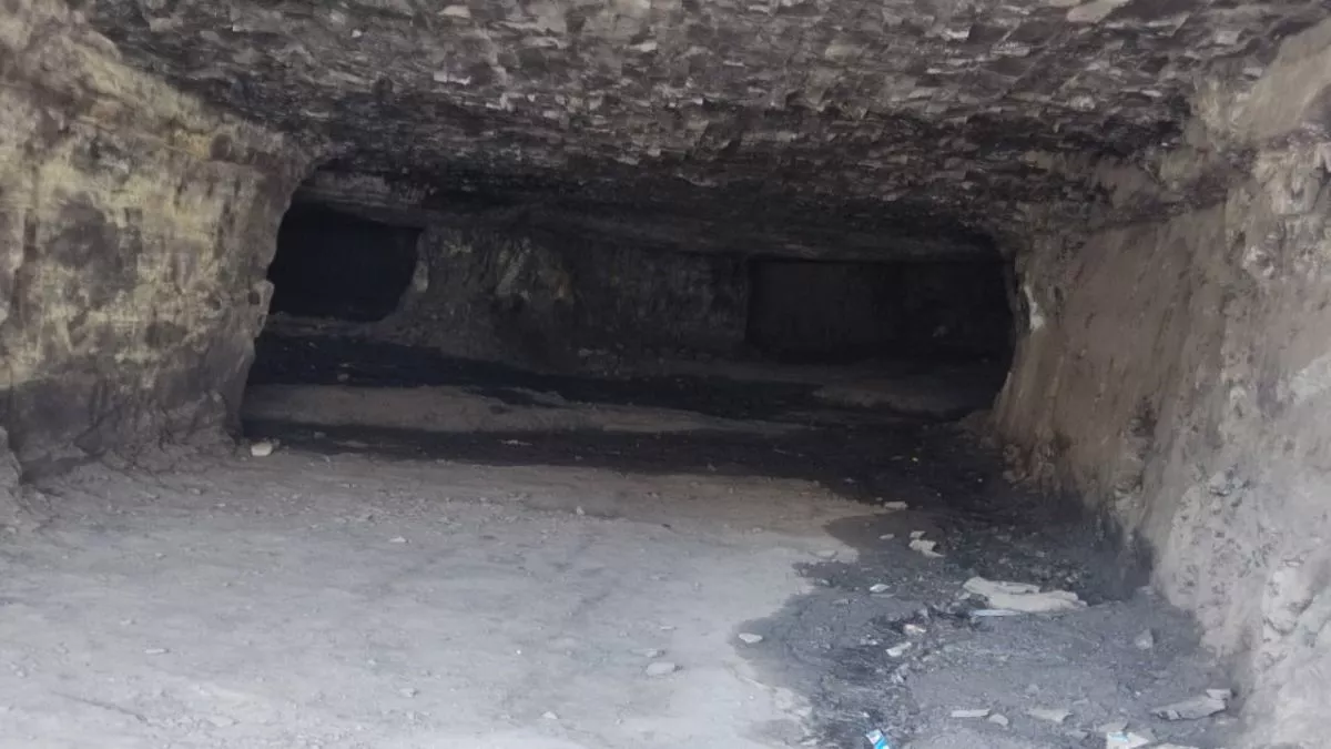 झारखंड का KGF है यह क्षेत्र! बरसात में भी धड़ल्ले से होती है कोयला चोरी, फिर बाइक से बिहार तक जाता है माल