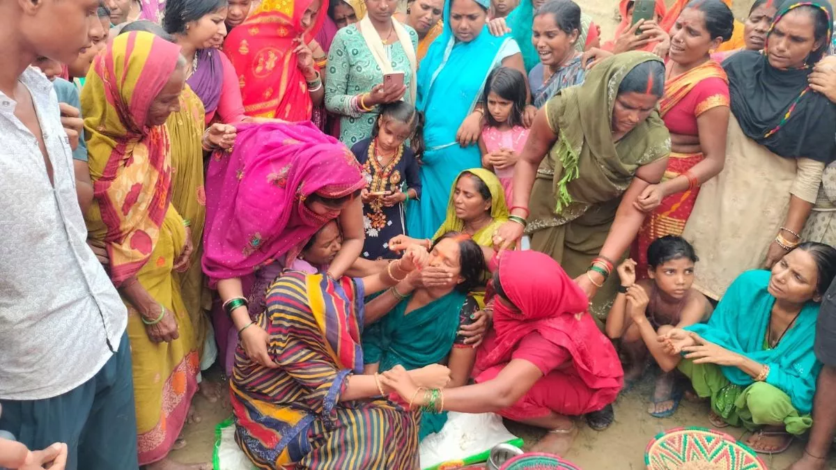 Bihar News: धराली हादसे में बहे पिता और भाइयों को ढूंढते-ढूंढते टूट गई आस, पुतला बनाकर किया अंतिम संस्कार