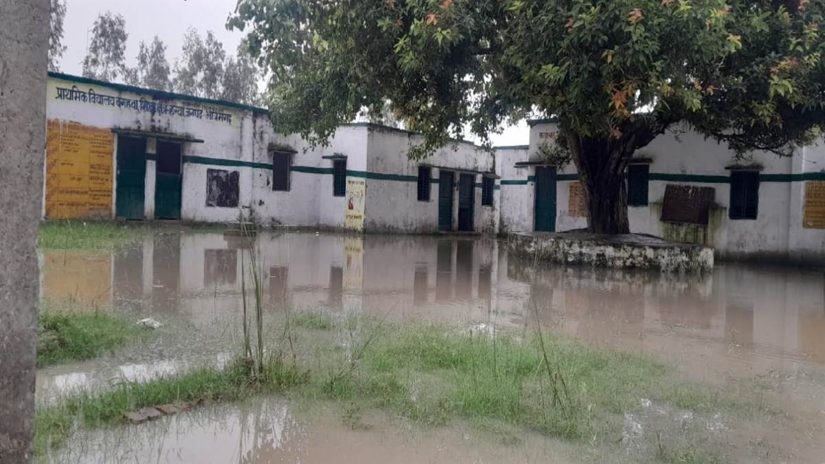 https://www.jagranimages.com/images/newimg/09082025/09_08_2025-flood_24008419.jpg