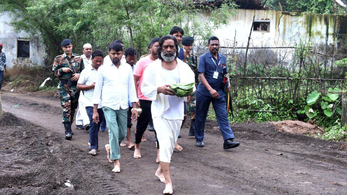 cm hemant soren remembered shibu soren on world tribal day