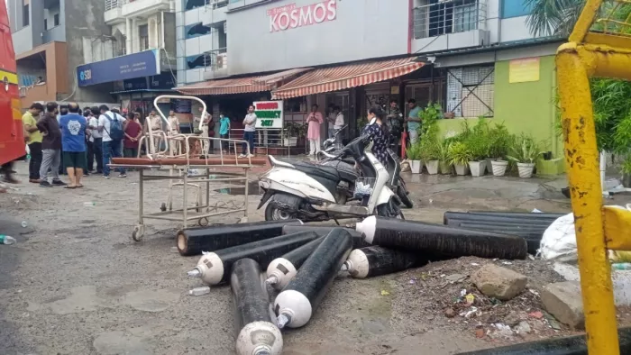 दिल्ली आनंद विहार के कॉसमॉस अस्पताल में लगी भीषण आग। फाइल फोटो