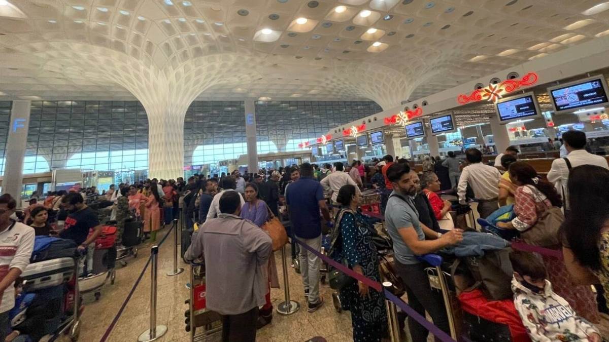https://www.jagranimages.com/images/newimg/09082025/09_08_2025-mumbai_airport_24008492.jpg
