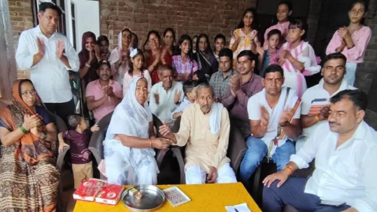 Raksha Bandhan: परिवार से साठ साल बाद मिलीं मुन्नी देवी, भाई जगदीश को पहली बार बांधी राखी, बोले- अब मत बिछड़ जाना