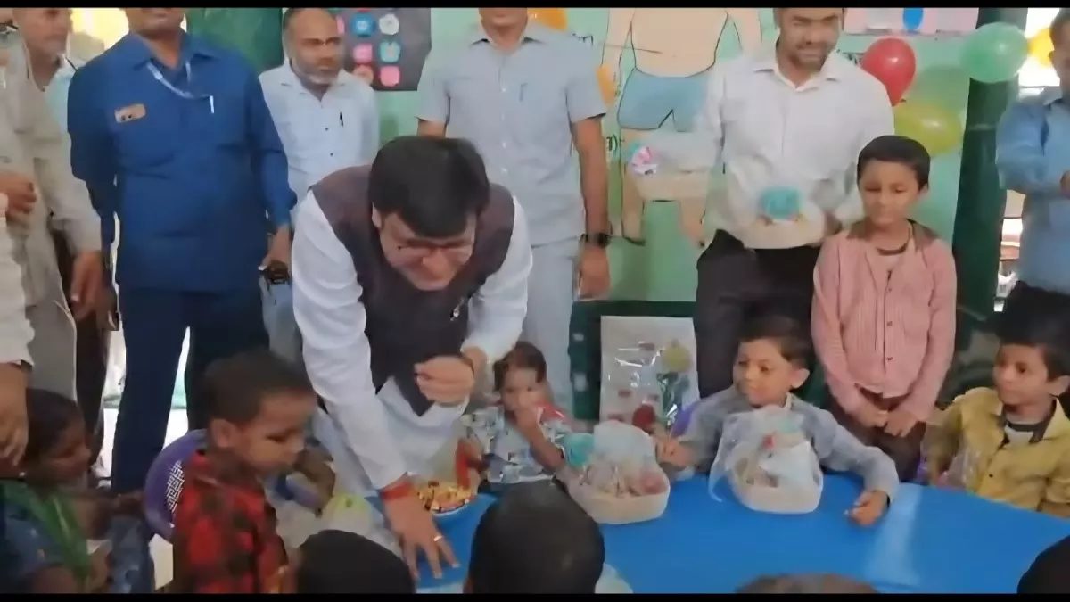 Bal Vatika : हरदोई में आबकारी मंत्री नितिन अग्रवाल ने किया बाल वाटिका का लोकार्पण, सपा मुखिया अखिलेश यादव को दी तगड़ी नसीहत