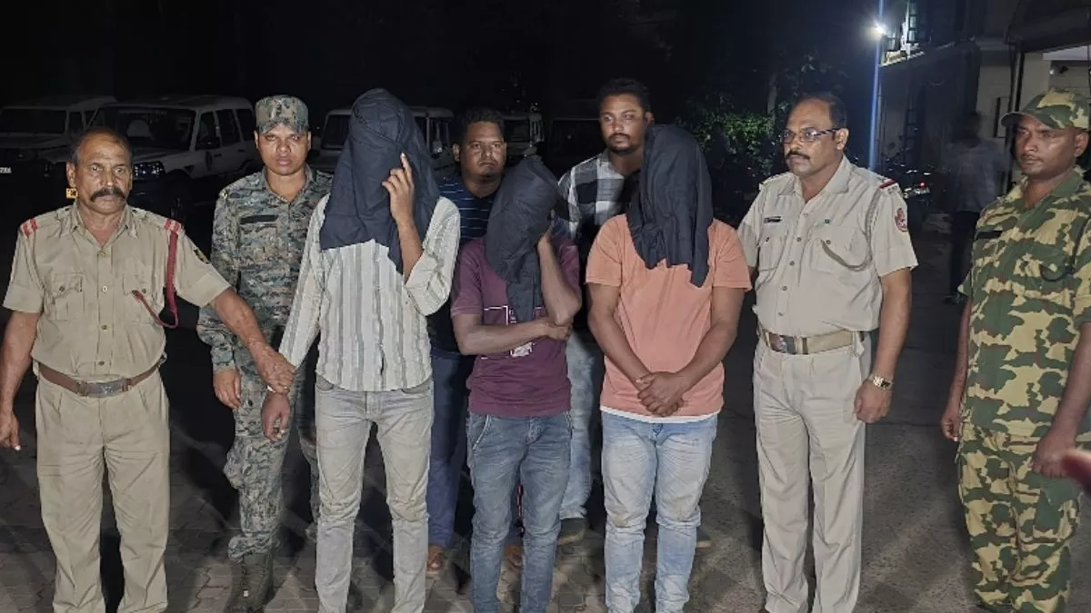 Odisha News: पुलिस ने तीन कुख्यात लुटेरों को दबोचा, बंदूक और मोटरसाइकिल समेत कई चीजें बरामद