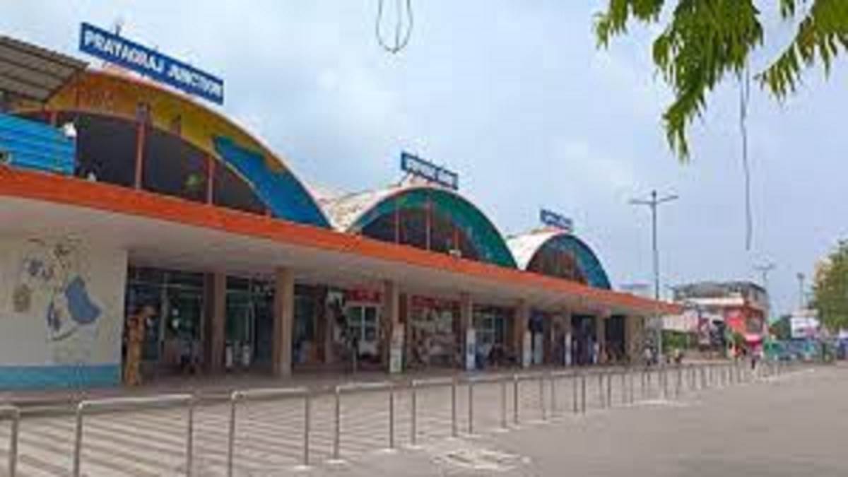 https://www.jagranimages.com/images/newimg/09082025/09_08_2025-prayagraj_junction_24008277.jpg