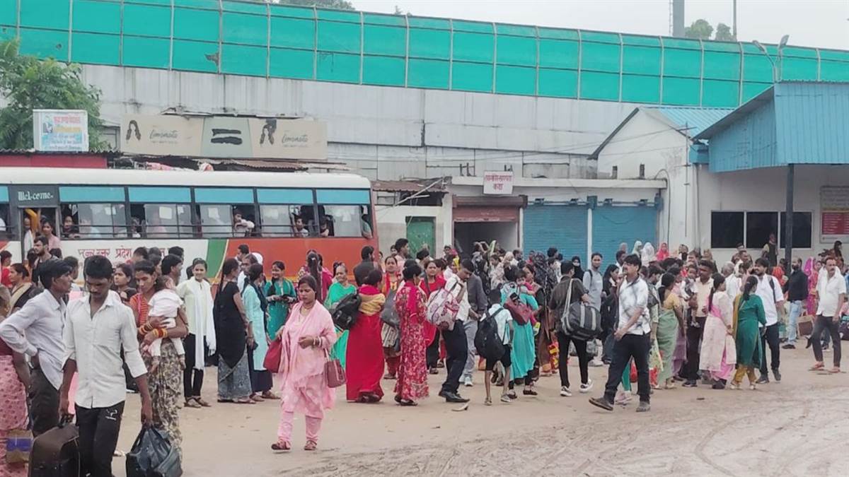 https://www.jagranimages.com/images/newimg/09082025/09_08_2025-raksha_bandhan_bus_uttar_pradesh_kanpur_24008161.jpg