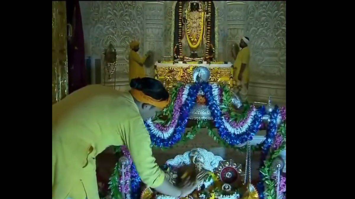 https://www.jagranimages.com/images/newimg/09082025/09_08_2025-ramlalla_rakhi_dainik_jagran__24008158.jpg