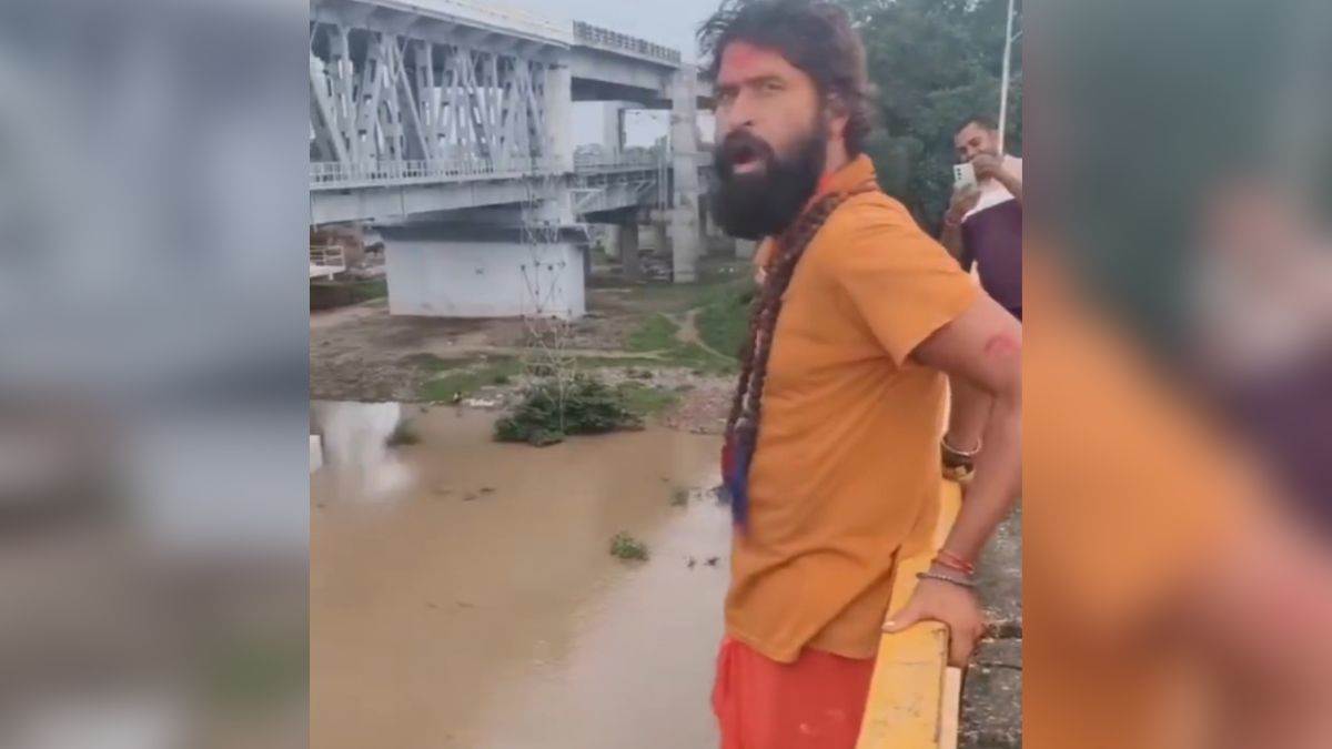 ghazipur news man arrested for dangerous stunt on hamid setu