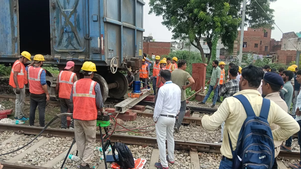 जौनपुर जंक्शन पर मालगाड़ी पटरी से उतरी, रेलवे यातायात प्रभावित, पैसेंजर ट्रेन को वापस क‍िया गया