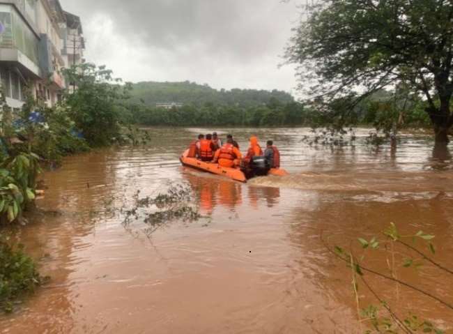 देश में बाढ़ के कारण हो रही तबाही, असम में सुधर रहे हालात जानें अन्य राज्यों का हाल