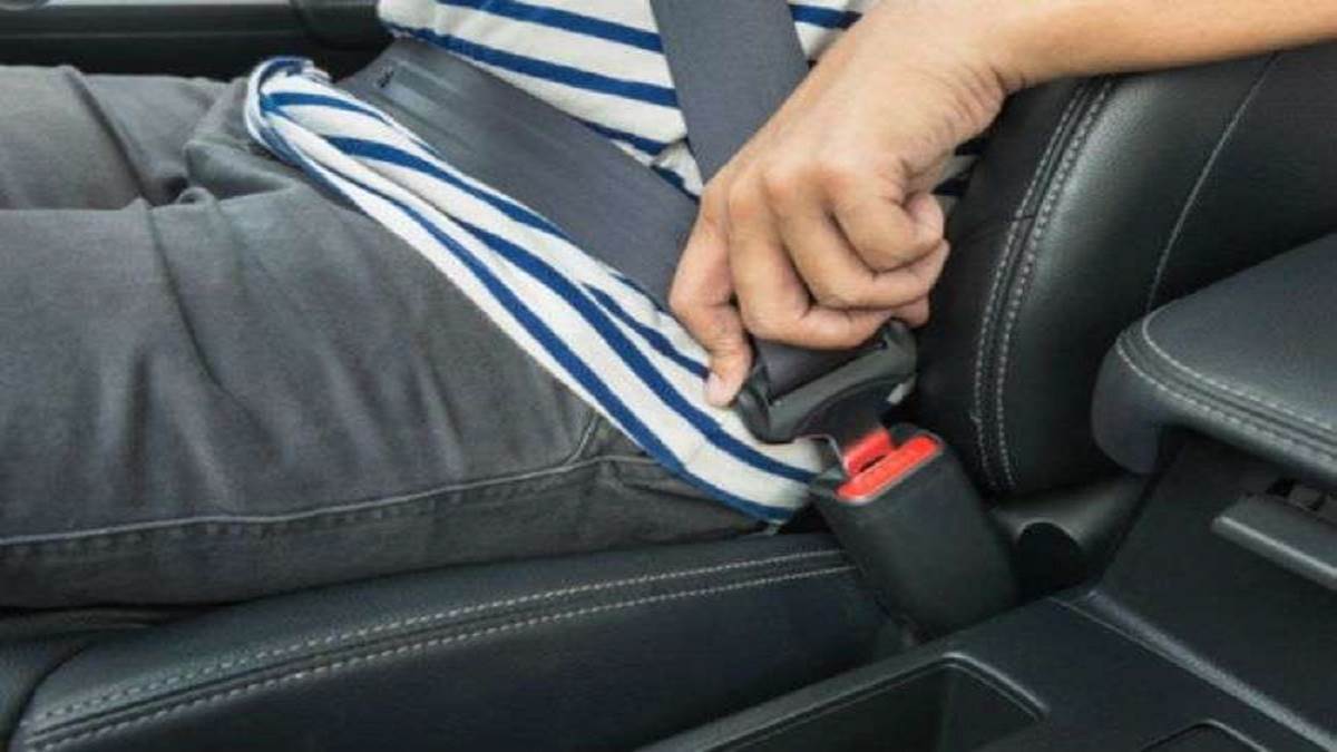 Seat Belt Mandatory कार में सफर कर रहे 93 प्रतिशत लोग करते हैं बड़ी