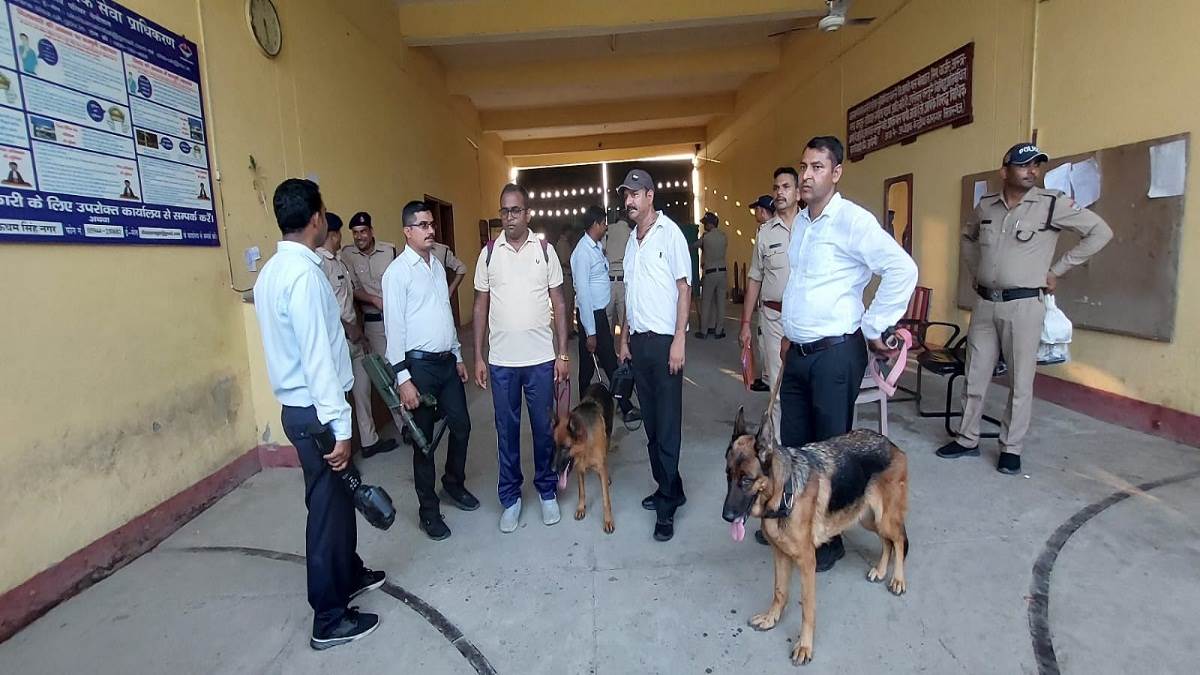 Sitarganj Central Jail में फिर छापा, मिले 6 और मोबाइल फोन, हार्डकोर