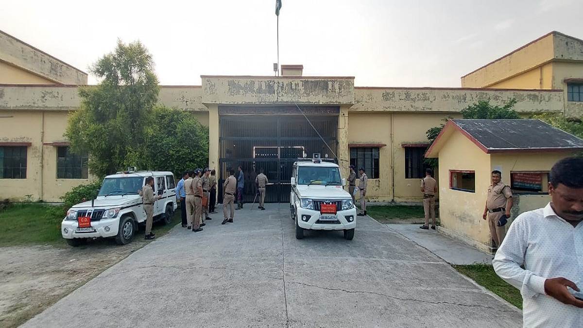 Sitarganj Central jail सुरक्षागार्ड की कार्यशैली पर जेल अधीक्षक की