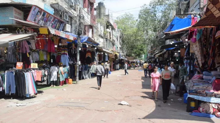 दिल्ली में आम दिनों के मुकाबले कारोबार में रही गिरावट