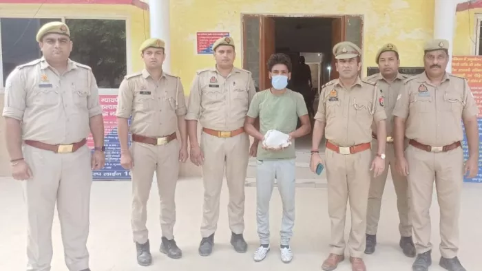 सेक्टप-49 कोतवाली पुलिस की गिरफ्त में हत्यारोपित दोस्त। सौ मीडिया सेल