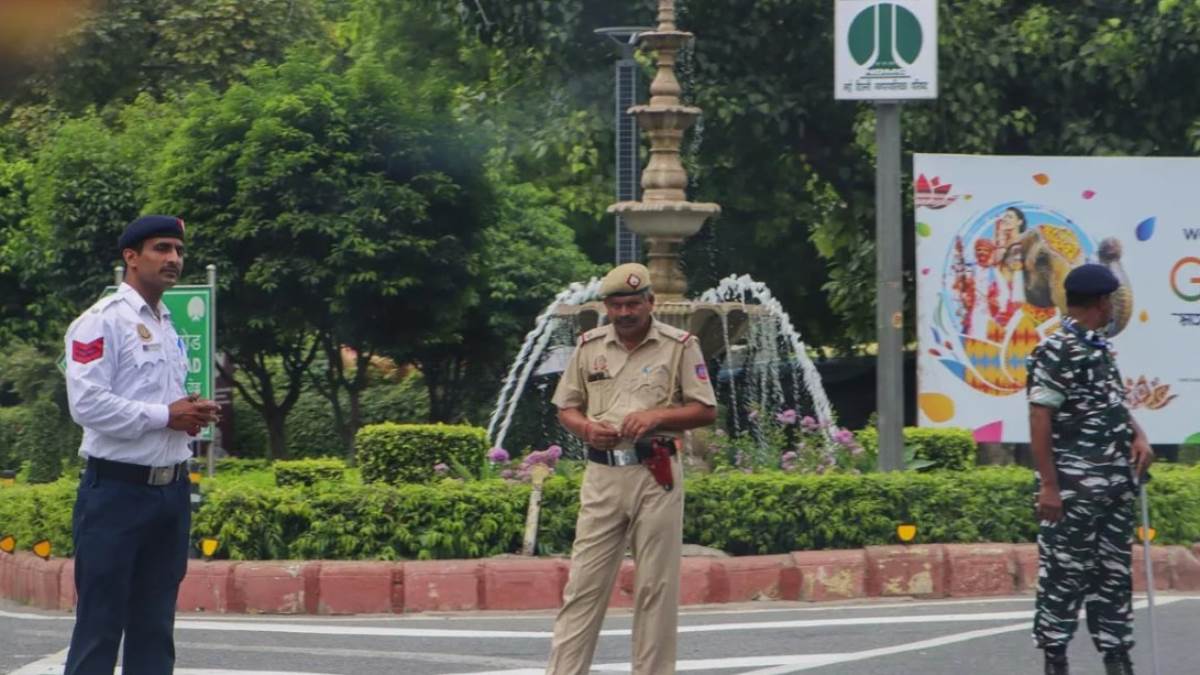 https://www.jagranimages.com/images/newimg/09092023/09_09_2023-delhi_traffic_police_closed_igi_road_23525599.jpg