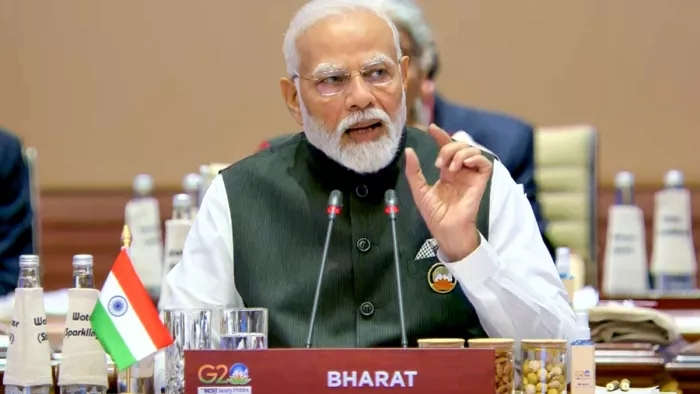 पीएम मोदी के टेबल पर लगा भारत का टैग