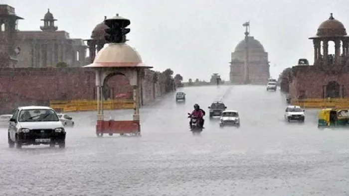 दिल्ली के कई इलाकों में आज सुबह से ही बारिश हो रही है, मौसम विभाग ने अलर्ट जारी किया है।