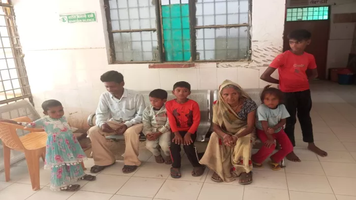 डॉक्टर नहीं होने के कारण मरीजों को काफी परेशानी का सामना करना पड़ रहा है।