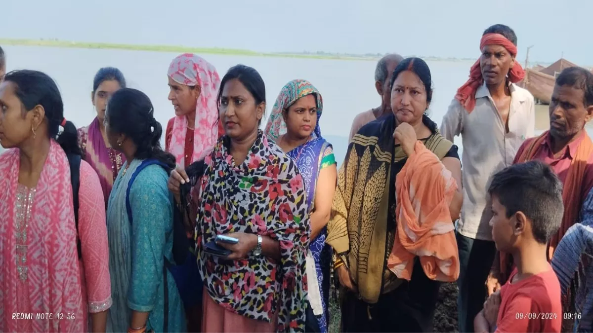Bettiah News: बेतिया में गंडक नदी में टकराई दो नाव; स्कूल जा रहे 35 शिक्षकों की बाल-बाल बची जान, मची अफरा-तफरी