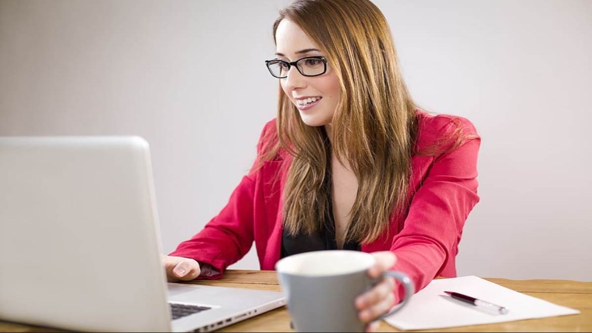 https://www.jagranimages.com/images/newimg/09092024/09_09_2024-lenovo_thinkpad_laptop_23793869.jpg