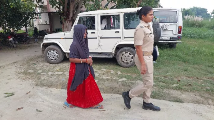 Bihar Crime: तरैया थाने से नायायिक हिरासत में छपरा जाती आरोपी मां।