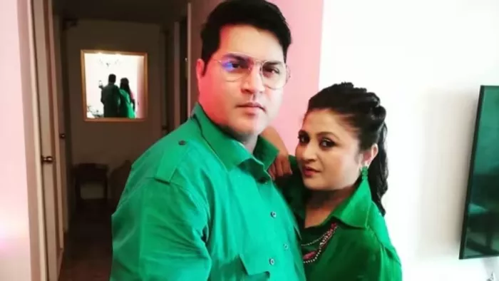 अपनी पत्नी जाह्नवी के साथ विकास सेठी