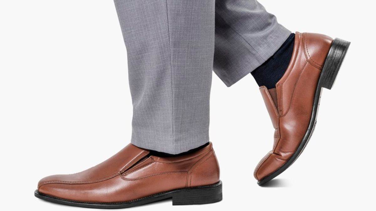 https://www.jagranimages.com/images/newimg/09092024/09_09_2024-woodland_loafers_for_men_23793992.jpg