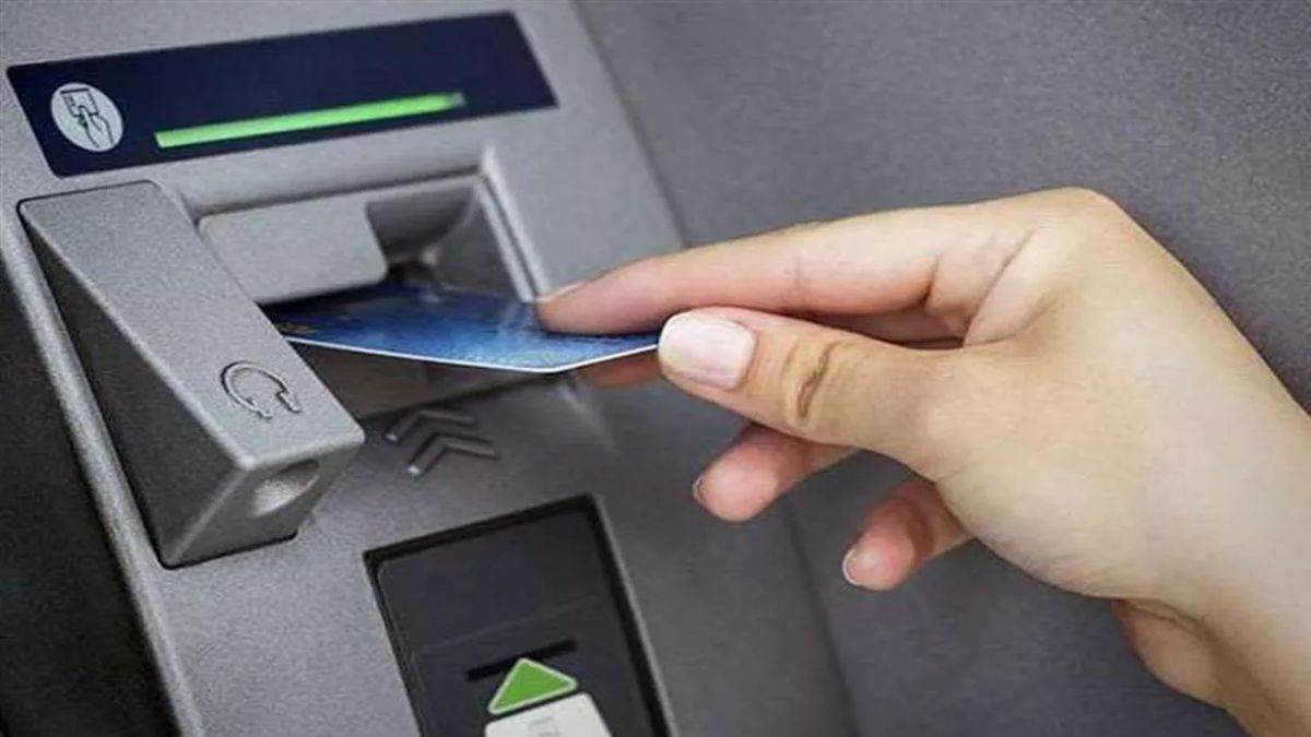 https://www.jagranimages.com/images/newimg/09092025/09_09_2025-atm_fraud_24041236_175814571.jpg