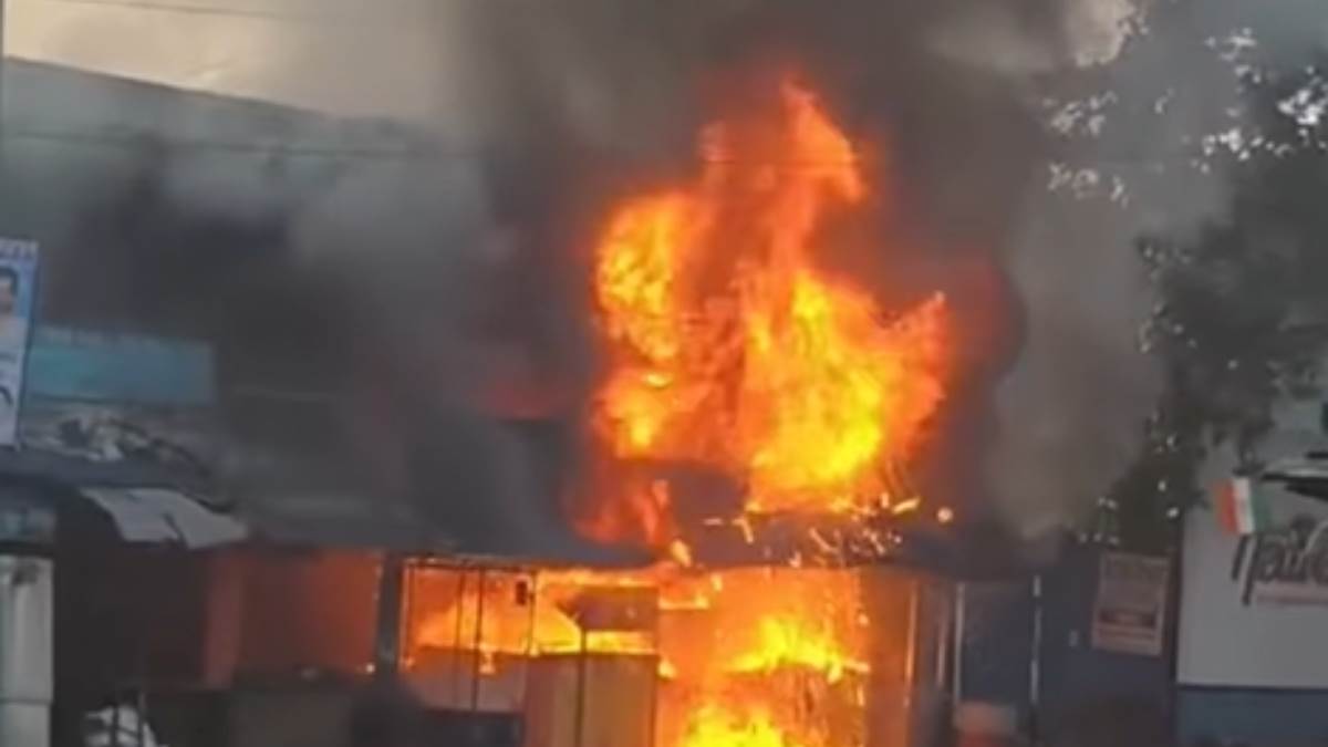 https://www.jagranimages.com/images/newimg/09092025/09_09_2025-biryani_shop_fire_24040992.jpg