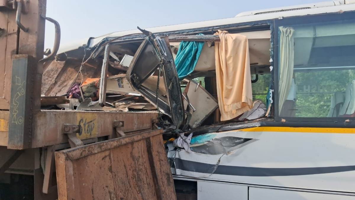 https://www.jagranimages.com/images/newimg/09092025/09_09_2025-bus_accident_24040697.jpg