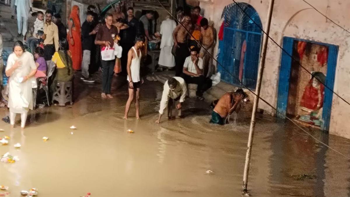 https://www.jagranimages.com/images/newimg/09092025/09_09_2025-flood_24040734.jpg