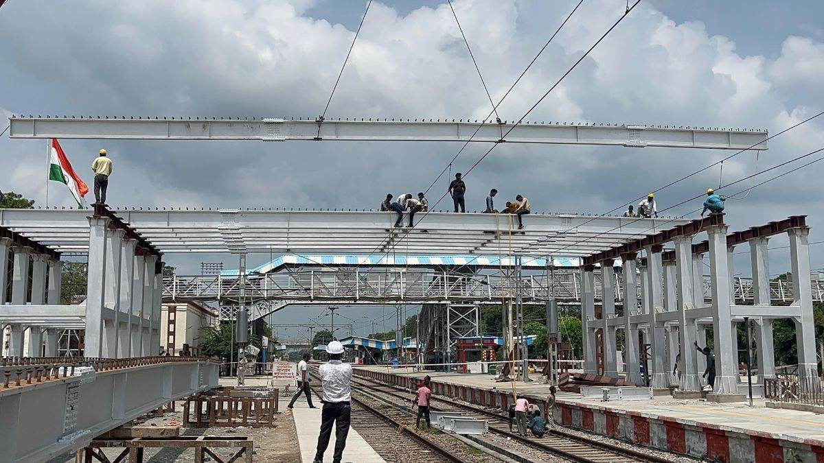 https://www.jagranimages.com/images/newimg/09092025/09_09_2025-hardoi_footover_bridge_24041192.jpg